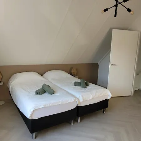 Hoevense Wellness Met Hottub & Sauna בית נופש Hoeven